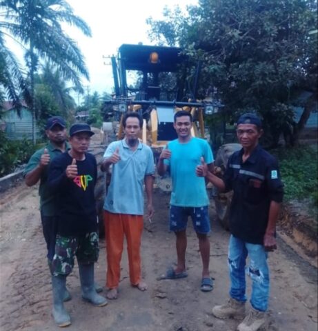 PTPN IV Regional 6 Perbaiki Jalan di Aceh Tamiang Lewat Program TJSL‎