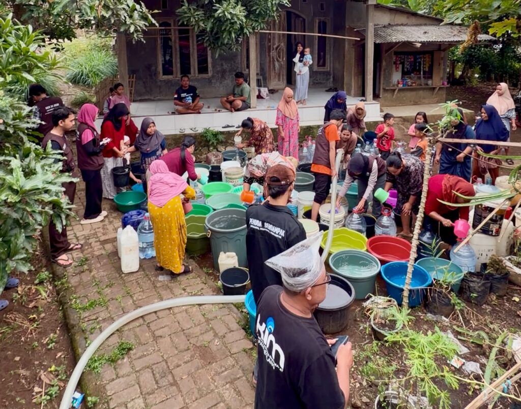 Pemuda Berdampak Salurkan Air Bersih untuk Warga Terdampak Kemarau di Pandeglang‎