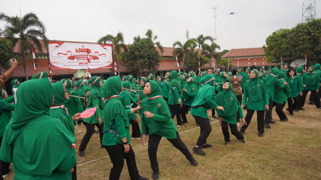 Persit Siliwangi Perkuat Soliditas Lewat Olahraga Bersama di Korem 064/Maulana Yusuf Persit Siliwangi Perkuat Soliditas Lewat Olahraga Bersama di Korem 064/Maulana Yusuf