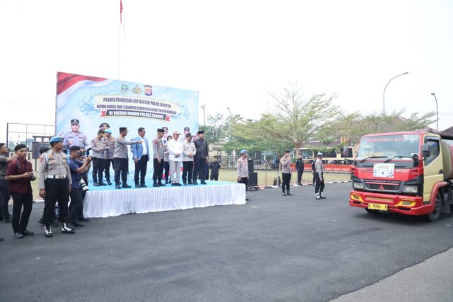 Kekeringan Meluas, Polda Banten Kerahkan Water Cannon Angkut Air Bersih