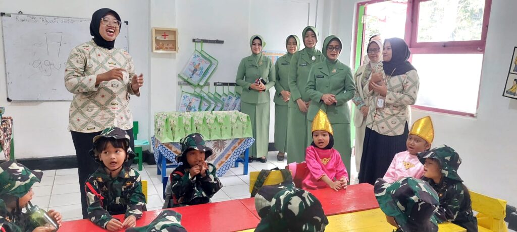 Ketua Persit Siliwangi Soroti Pendidikan Anak dalam Kunjungan ke TK Kartika XIX-39 Ketua Persit Siliwangi Soroti Pendidikan Anak dalam Kunjungan ke TK Kartika XIX-39