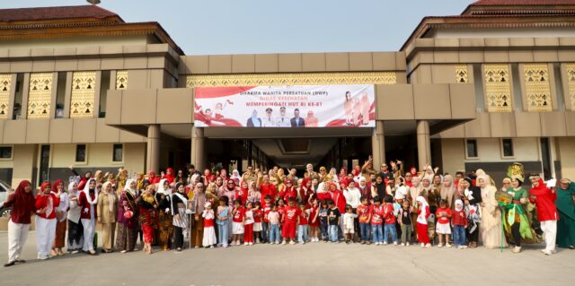 31 Puskesmas Kabupaten Serang Ikuti Fashion Show HUT RI