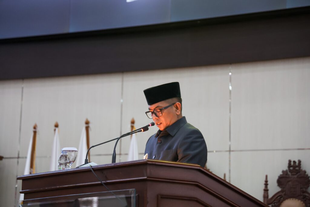 Andra Soni Setujui Empat Raperda Inisiatif DPRD Banten Andra Soni Setujui Empat Raperda Inisiatif DPRD Banten