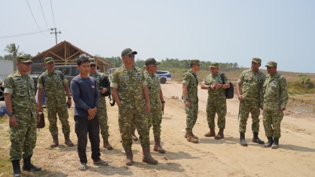 Wapang TNI Tinjau Karya Bakti Cimanggu, Koperasi dan Jalan Jadi Perhatian