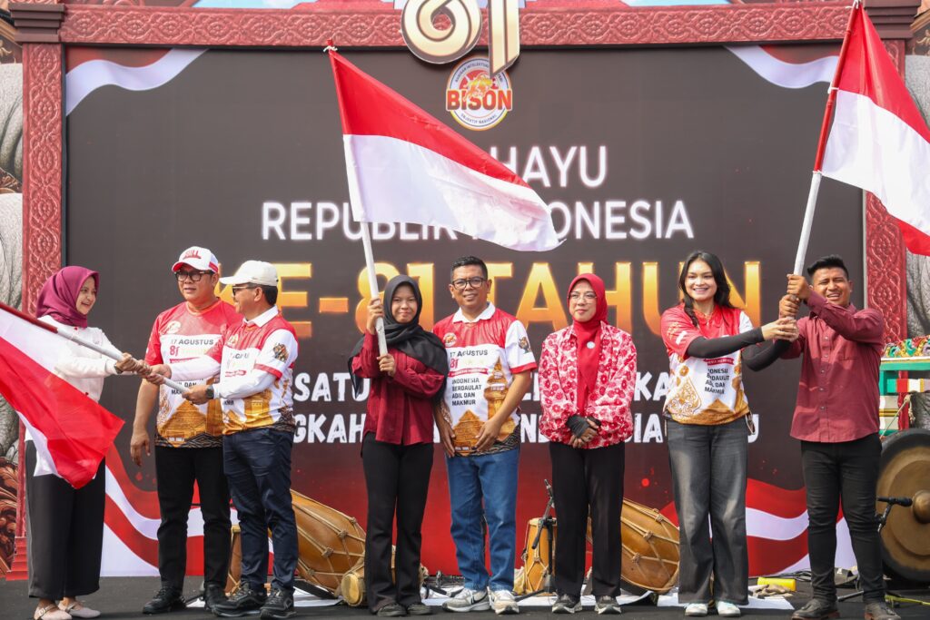 Kirab Merah Putih di Tangerang, Andra Soni Ajak Anak Muda Berinovasi Kirab Merah Putih di Tangerang, Andra Soni Ajak Anak Muda Berinovasi