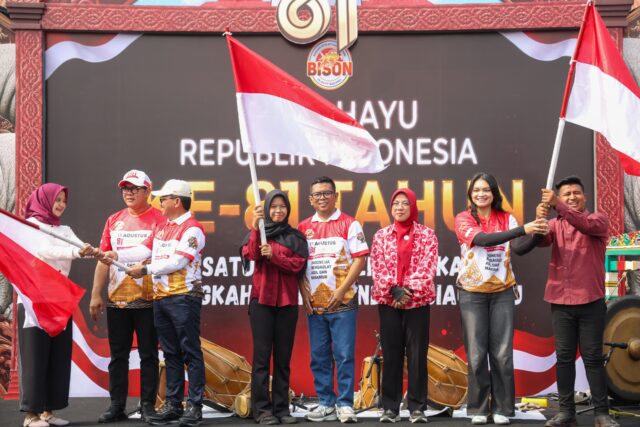 Kirab Merah Putih di Tangerang, Andra Soni Ajak Anak Muda Berinovasi