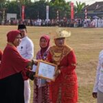 Bendera Merah Putih Berkibar di Bawah Laut Pulau Panjang