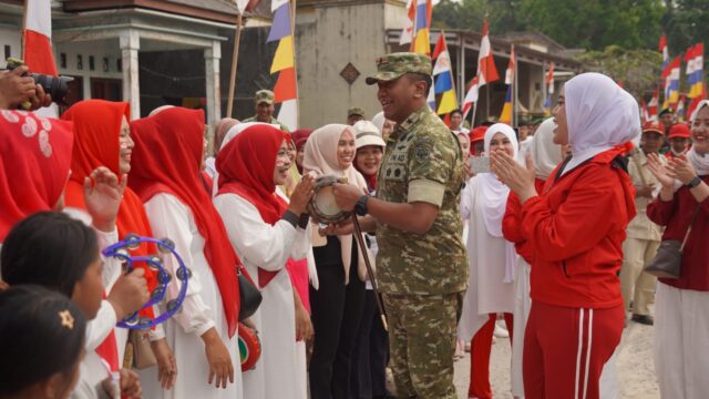 Jalan 18 Kilometer Rampung, Danrem Bersama Warga Cimanggu Gelar Syukuran HUT RI‎