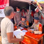 Korbrimob BKO Polda NTT Layani dan Data Bantuan Logistik Korban Gempa di Manggarai‎