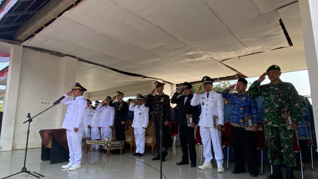 Kades Sindangheula Bacakan Pancasila pada Upacara HUT ke-81 RI di Pabuaran Kades Sindangheula Bacakan Pancasila pada Upacara HUT ke-81 RI di Pabuaran