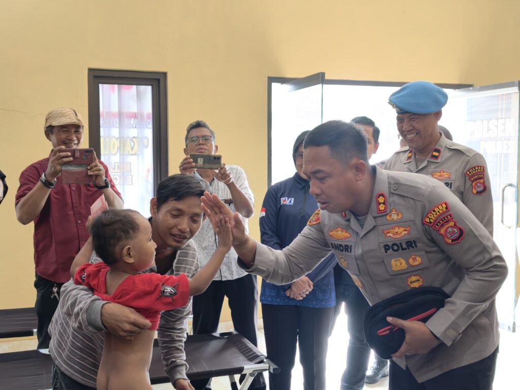 Polsek Cikande Gelar Bakti Bhayangkara, Khitan Anak Yatim hingga Cek Kesehatan Gratis Polsek Cikande Gelar Bakti Bhayangkara, Khitan Anak Yatim hingga Cek Kesehatan Gratis