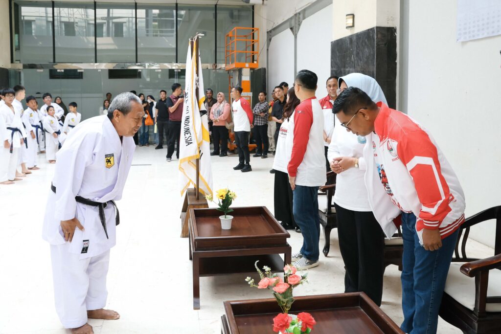 Andra Soni Puji Orang Tua dan Pelatih dalam Pembinaan Karate Anak Andra Soni Puji Orang Tua dan Pelatih dalam Pembinaan Karate Anak