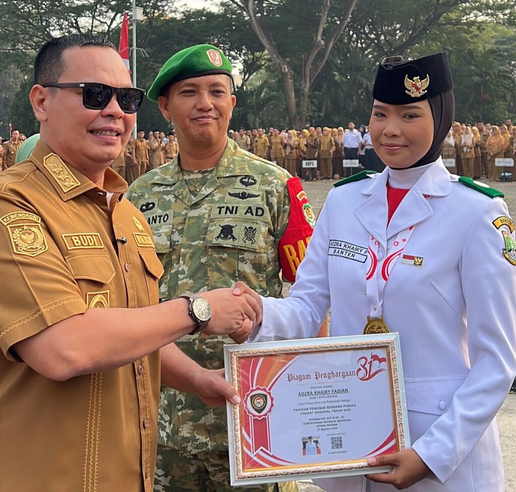 Paskibraka Nasional Asal Kota Serang Terima Penghargaan dari Wali Kota Paskibraka Nasional Asal Kota Serang Terima Penghargaan dari Wali Kota