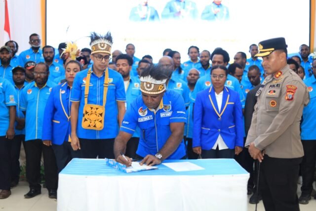 KNPI Papua Tengah Dilantik di Paniai, Gubernur Titip Lima Pesan kepada Pemuda
