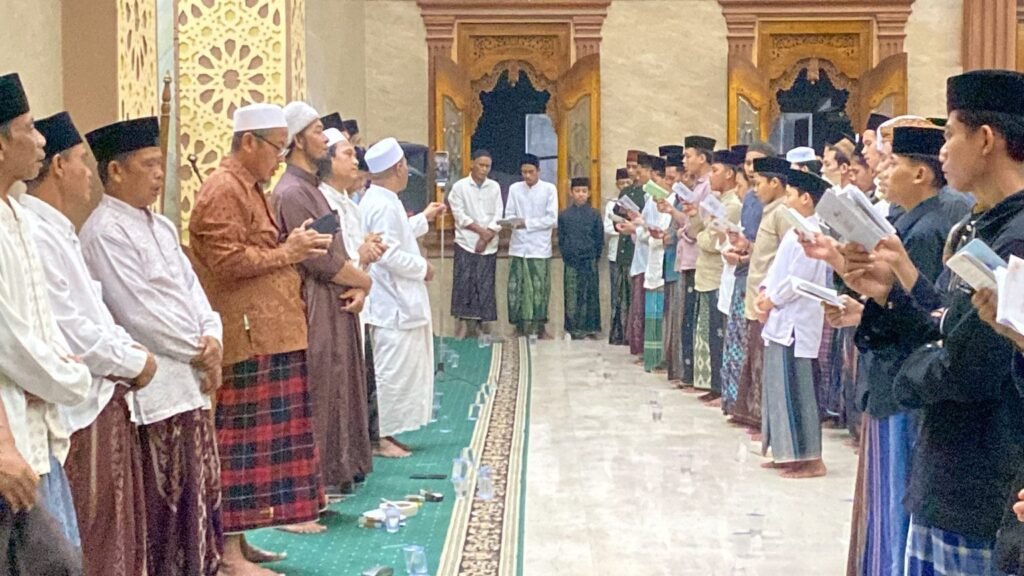 Maulid Nabi di Pasagi Kembang, Kades Sindangheula Ajak Teladani Akhlak Rasulullah Maulid Nabi di Pasagi Kembang, Kades Sindangheula Ajak Teladani Akhlak Rasulullah