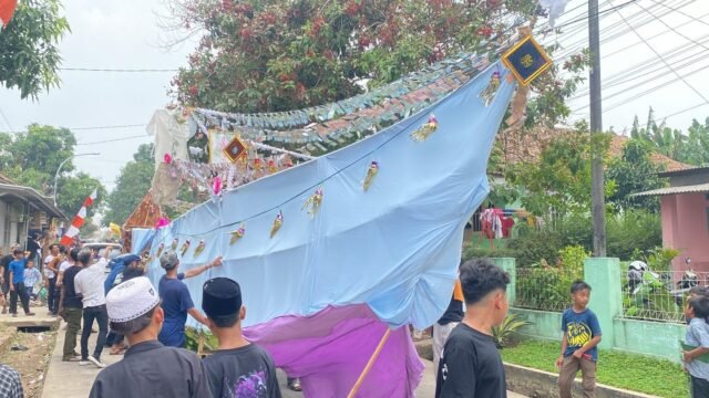 Ribuan Warga Hadiri Maulid Nabi di Sindangheula, Tradisi Panjang Mulud Tetap Terjaga