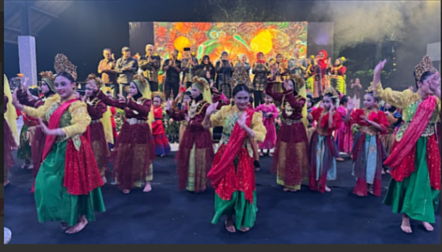 Pesona Swarna Nagari Meriahkan Perayaan Kemerdekaan di Aston Serang