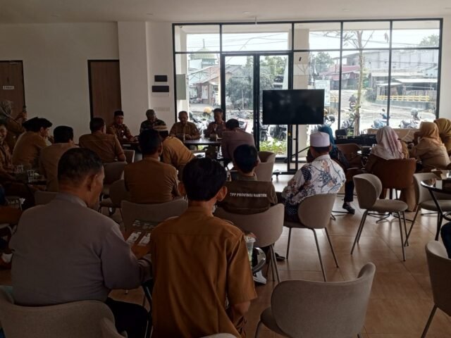 Muspika Kragilan Sosialisasikan Bahaya Narkoba kepada Aparatur Desa