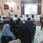 Kapolsek Cikeusal Dorong Sinergi Paraji dan Tenaga Kesehatan