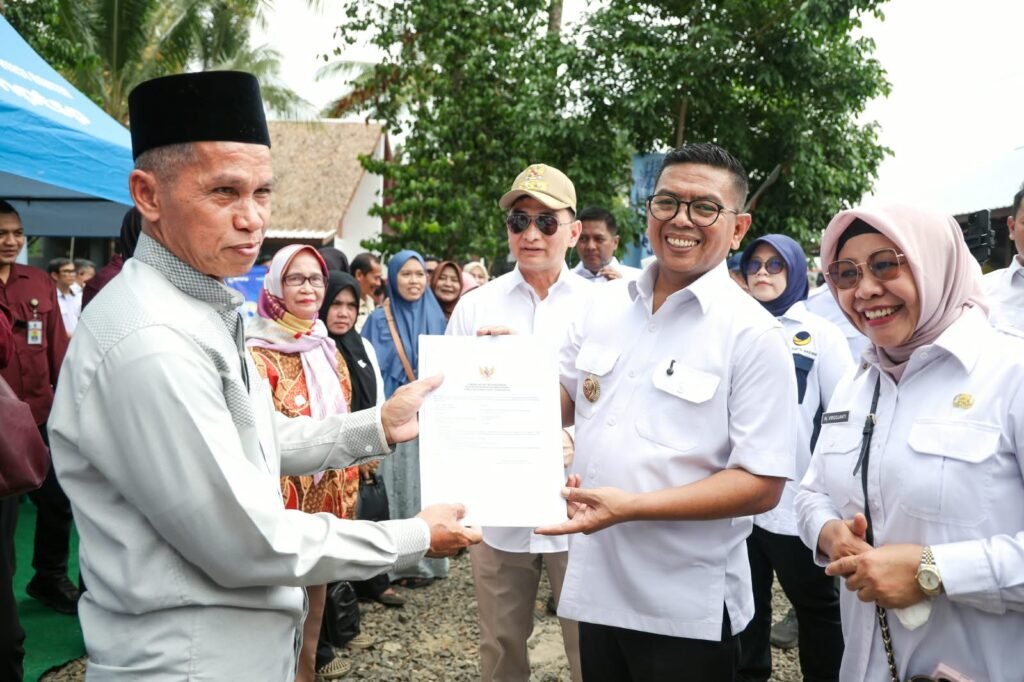 Pemprov Banten Bawa Layanan Kesehatan, Pangan, dan Bantuan ke Tengah Warga Pandeglang Pemprov Banten Bawa Layanan Kesehatan, Pangan, dan Bantuan ke Tengah Warga Pandeglang