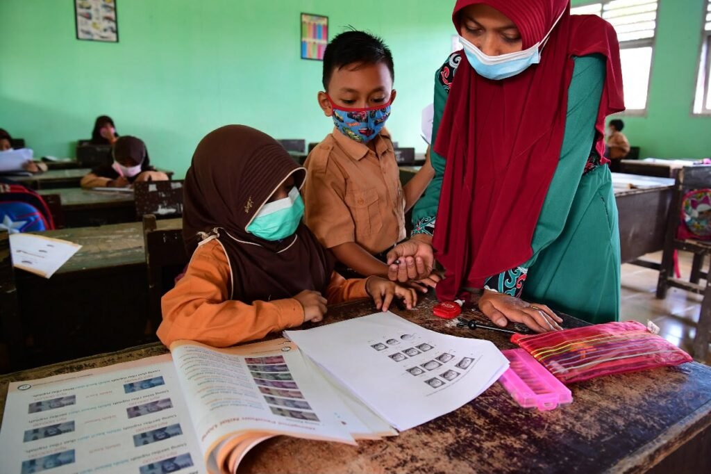 Dampak Erupsi Krakatau, Kemendikdasmen Buka Opsi PJJ untuk Daerah Berbahaya Dampak Erupsi Krakatau, Kemendikdasmen Buka Opsi PJJ untuk Daerah Berbahaya
