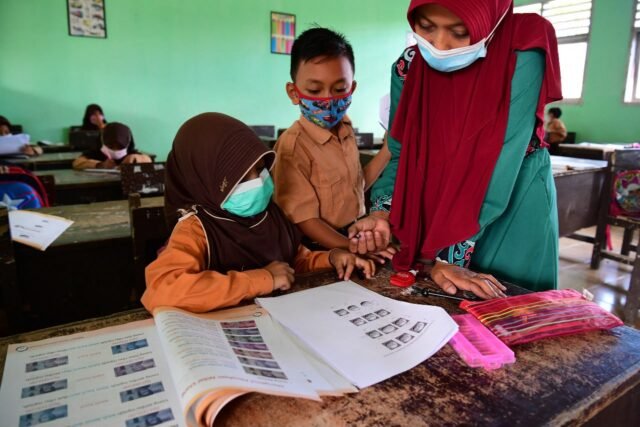 Dampak Erupsi Krakatau, Kemendikdasmen Buka Opsi PJJ untuk Daerah Berbahaya