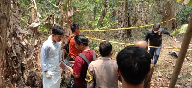 Pria Tanpa Identitas Ditemukan Tewas di Kebun Dekat KUA Tunjung Teja