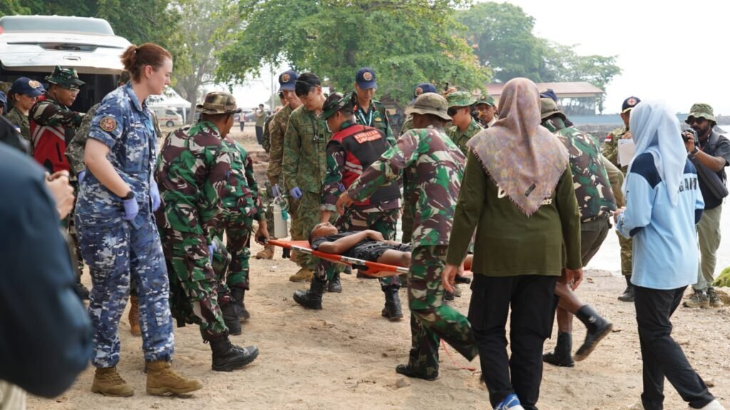 Penyelamatan Korban Tsunami Uji Kolaborasi SAR dan Tim Medis Multinasional