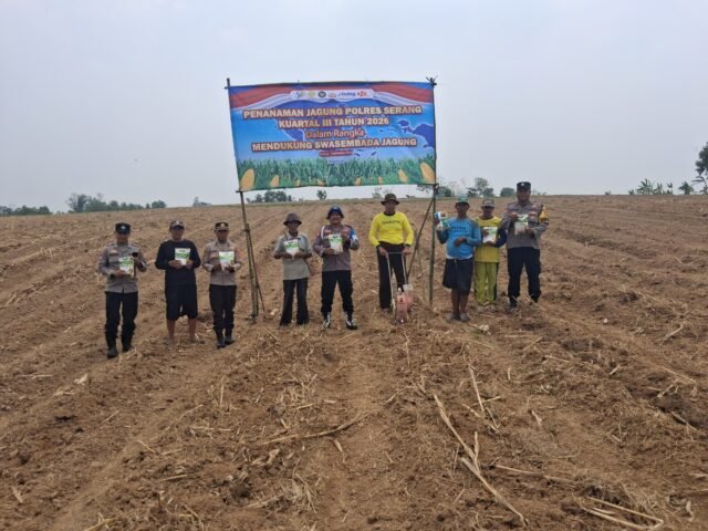 Polsek Jawilan Tanam Jagung di Lahan 10 Hektare
