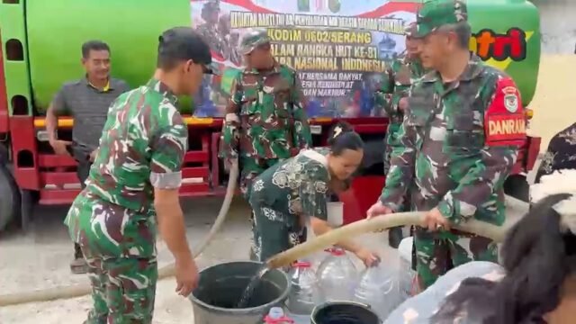 Koramil Kragilan Salurkan 8.000 Liter Air Bersih untuk 200 Keluarga