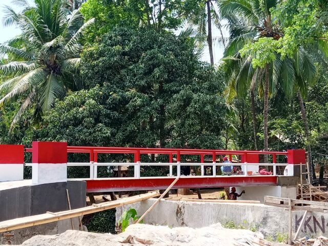 Jembatan Merah Putih Padarincang Hampir Rampung, Warga Apresiasi TNI
