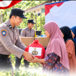 Polda Banten Salurkan Sembako dalam Bakti Sosial di Walantaka