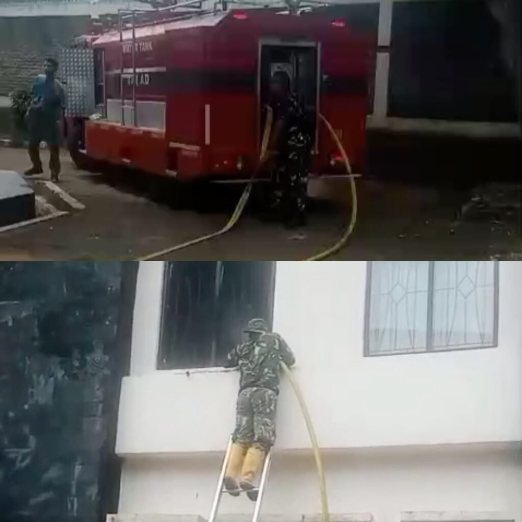 Kodim 0602/Serang Sigap Padamkan Kebakaran di Pengadilan Tinggi Agama Banten Kodim 0602/Serang Sigap Padamkan Kebakaran di Pengadilan Tinggi Agama Banten
