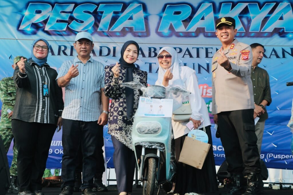 Pesta Rakyat Lima Abad Kabupaten Serang, Ratu Zakiyah Serukan Penguatan Solidaritas Pesta Rakyat Lima Abad Kabupaten Serang, Ratu Zakiyah Serukan Penguatan Solidaritas