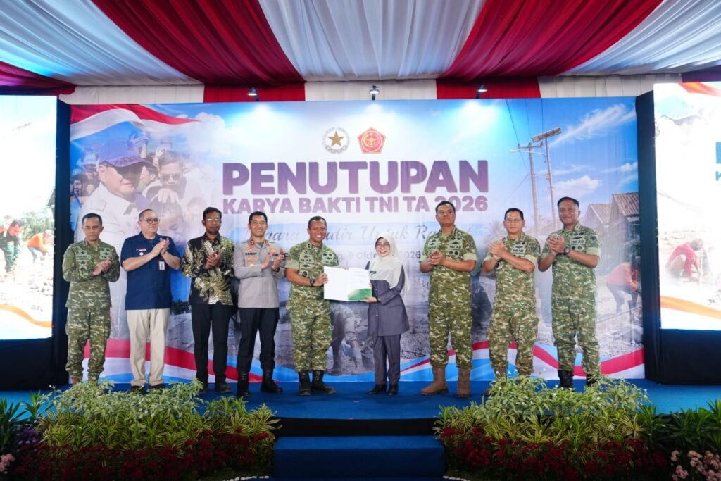 Karya Bakti TNI Bangun Jalan 18 Kilometer di Cimanggu, Hadiah HUT ke-81 bagi Warga