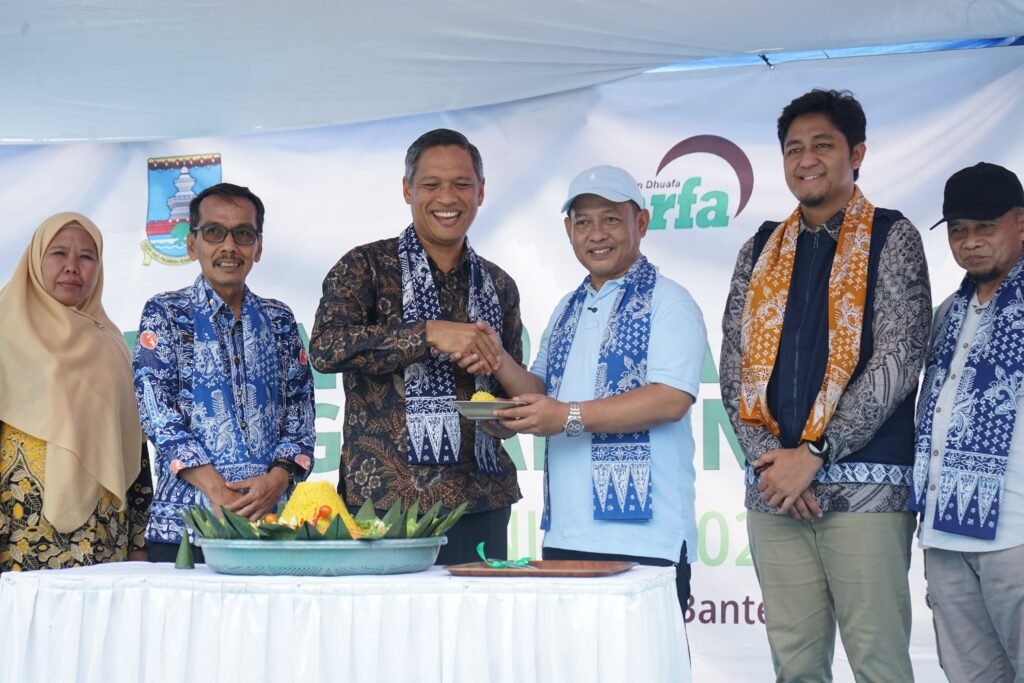 PLN Peduli Sasar Sekolah di Pulau Panjang