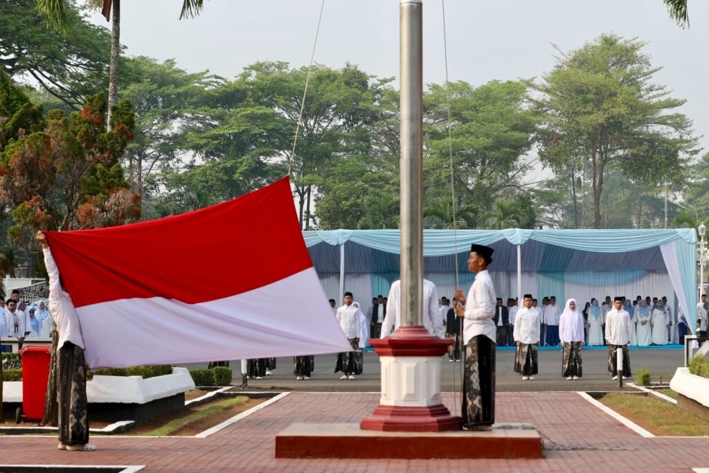 Bupati Serang Dorong Santri Kuasai Teknologi dan Berinovasi Bupati Serang Dorong Santri Kuasai Teknologi dan Berinovasi