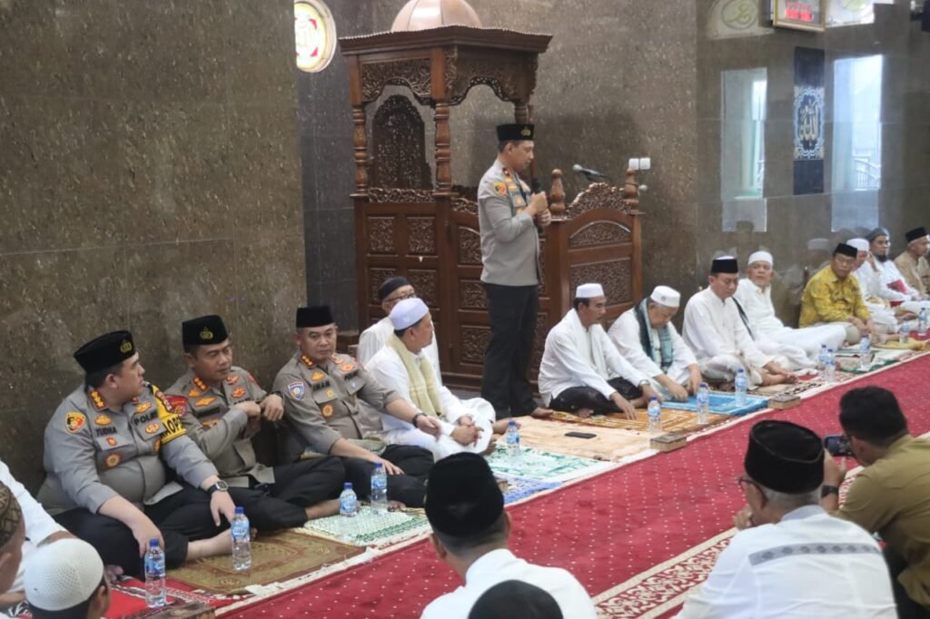 Wakapolda Banten Ajak Warga Unyur Awasi Anak dari Judi Online dan Tawuran Wakapolda Banten Ajak Warga Unyur Awasi Anak dari Judi Online dan Tawuran
