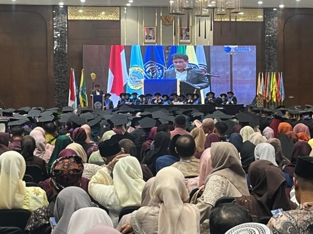 Wisuda 458 Mahasiswa, USBR Dorong Lulusan Kuasai Teknologi AI
