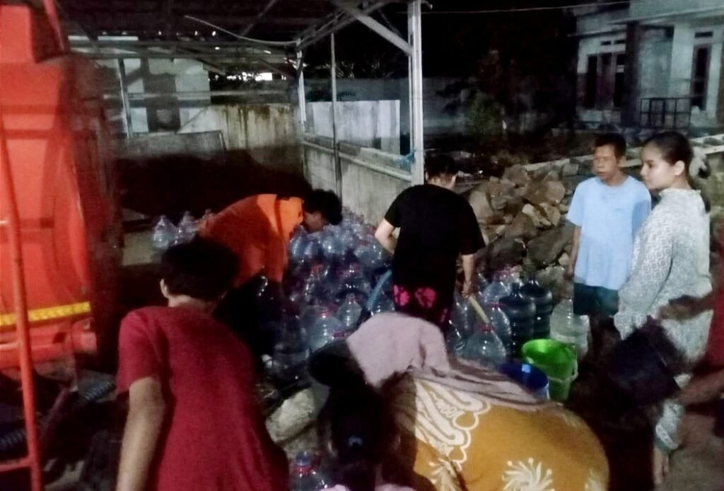 BPBD-PK Pandeglang “Gercep” Bantu Warga Salurkan Bantuan Air Bersih di Sukaresmi